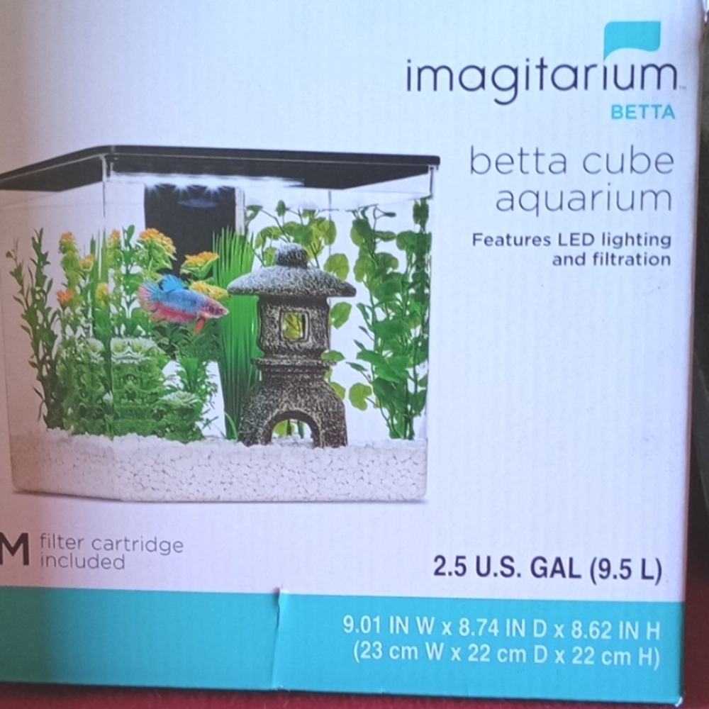 Beta cube aquarium 2.5 gallon with LED lighting and filter cartridges in box